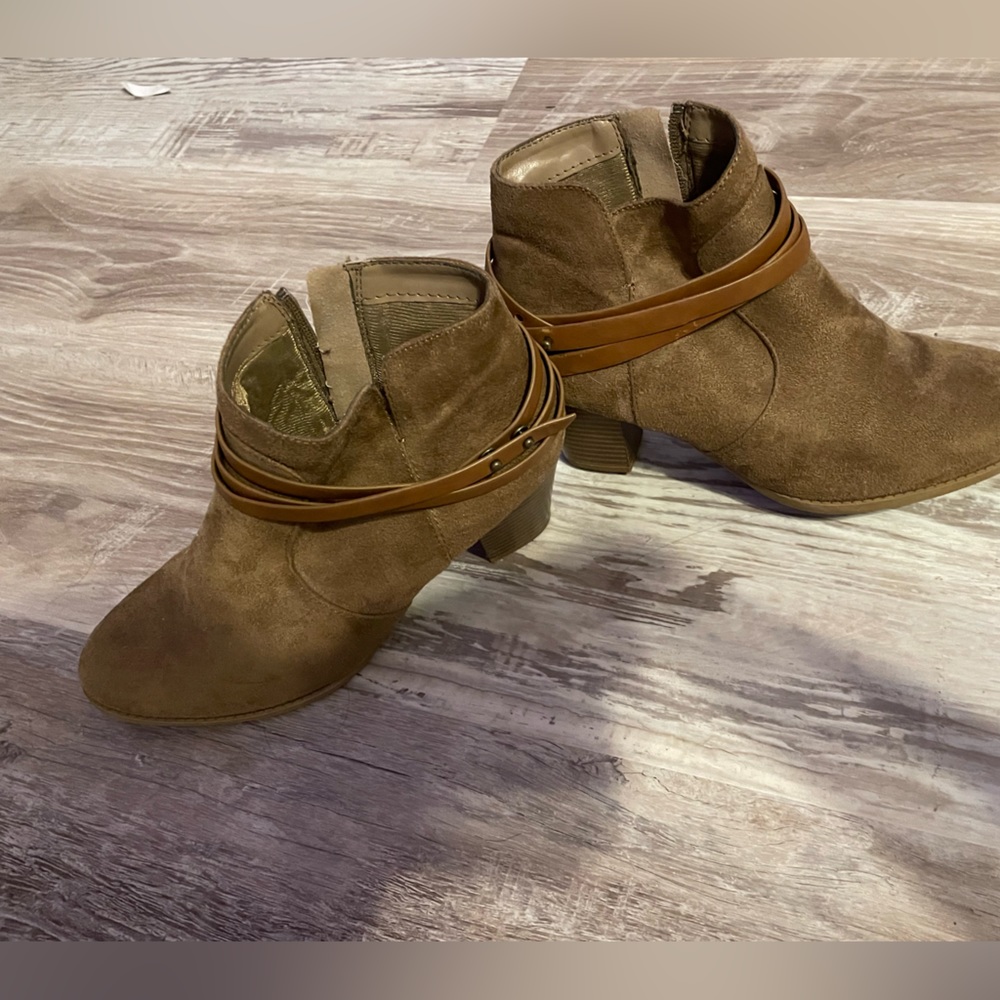 ankle boots, great condition, used once. bought wrong size.